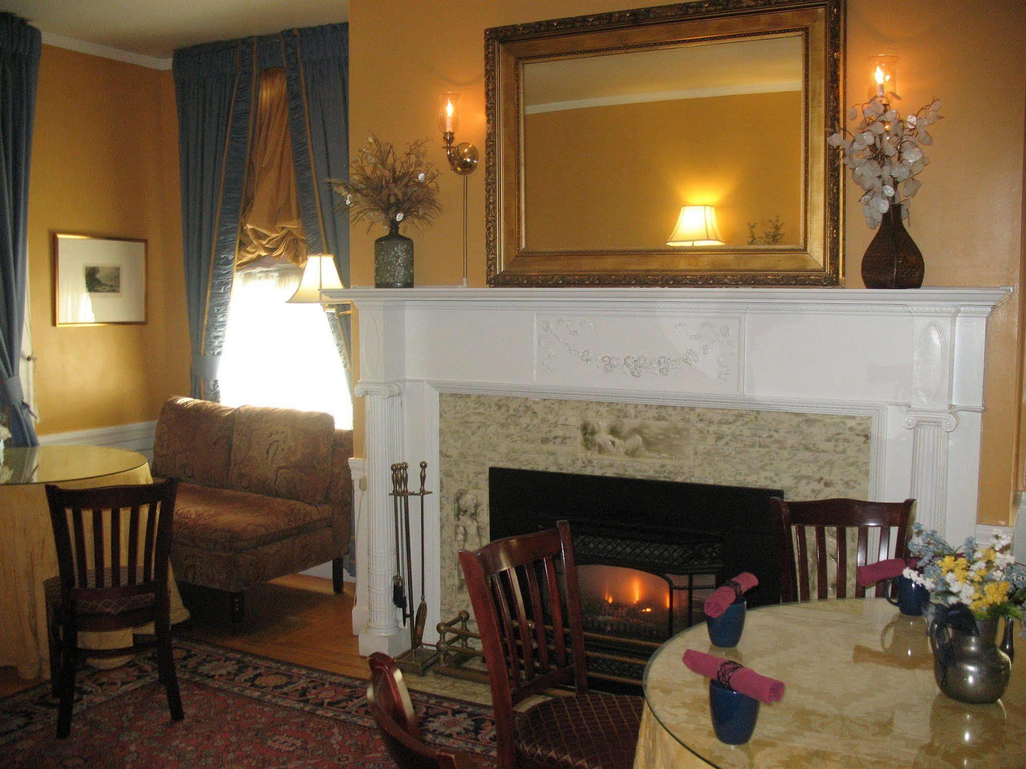 A Cambridge House Inn Екстериор снимка